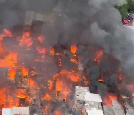 Kebakaran Hebat Landa Pemukiman Padat Penduduk di Kemayoran, Jakarta Pusat