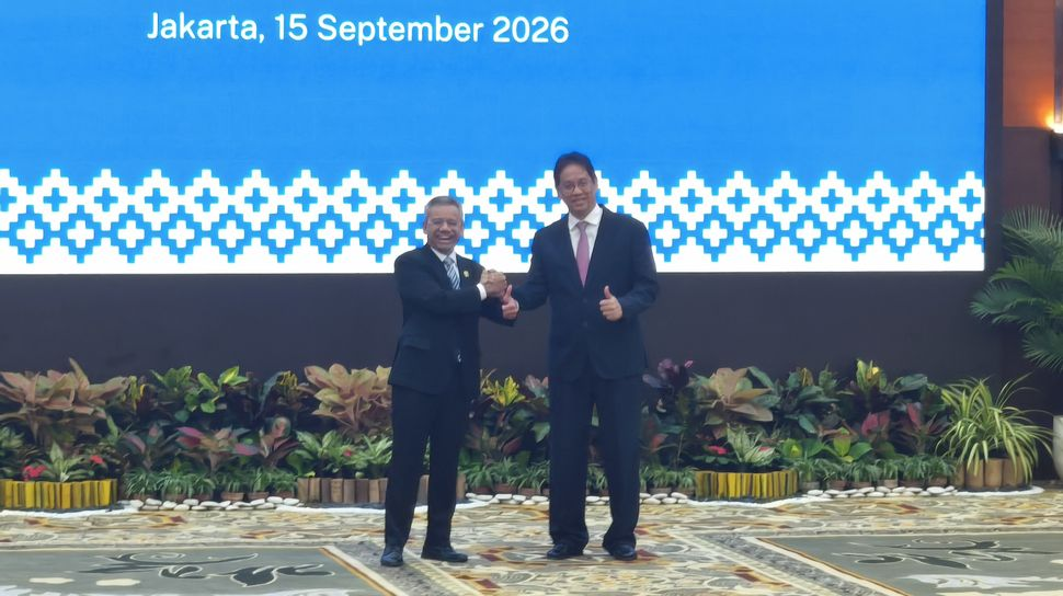 Momen Haru, Purbaya Beri Kado iPad ke Suahasil Saat Sertijab Menkeu